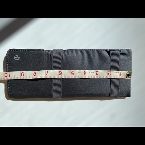 Lululemon grey insulated bottle sleeve - Picture 4 of 6
